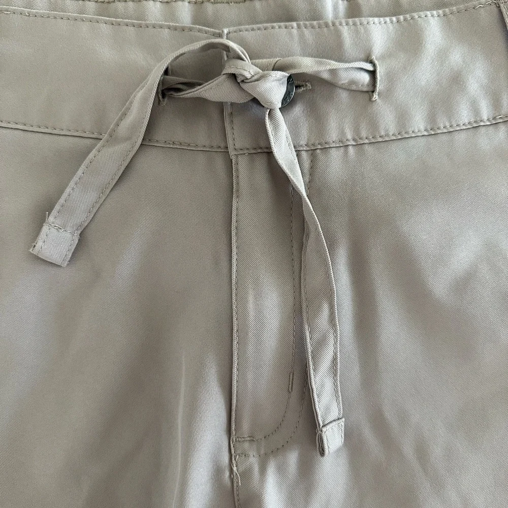 Magellan Outdoors Women’s Falcon Lake Fishing Shorts